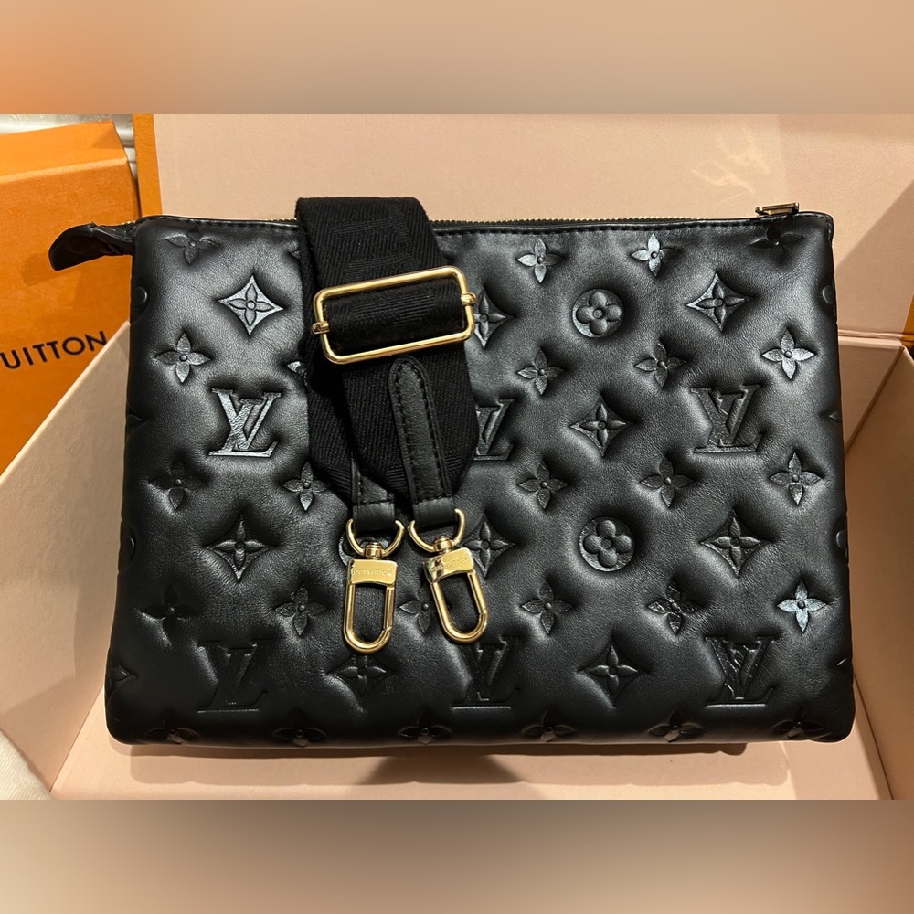 Louis Vuitton Coussin PM in Noir